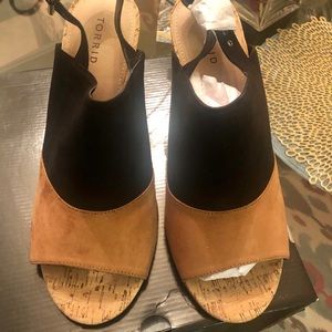 Tan and Black sandal 👡